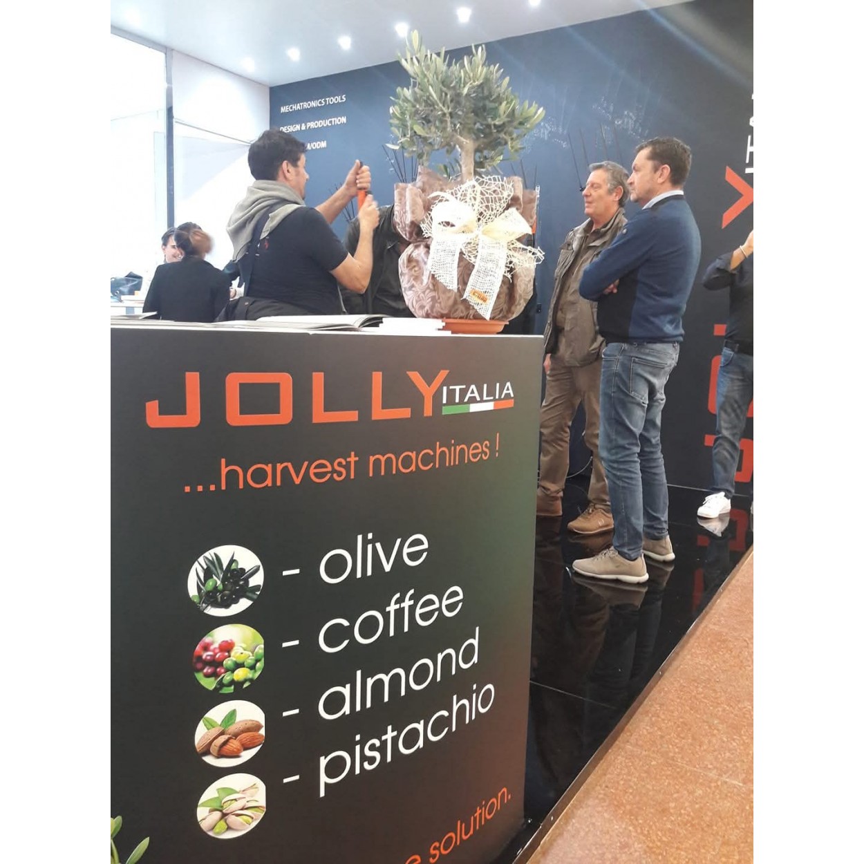 Jolly UL-V5012 Akülü Zeytin Hasat Makinesi – 36V, 950 Bpm, Karbon Fiber Çubuklu, Teleskopik Alüminyum Gövde